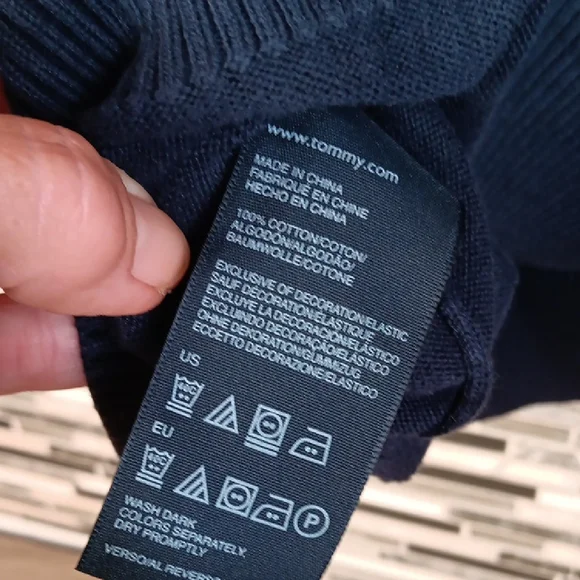 Tommy Hilfiger Men's Black and Gray Argyle Sweater Vest - Picture 10 of 11